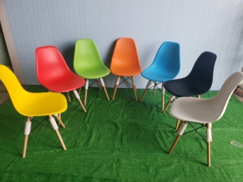 Ghế Eames